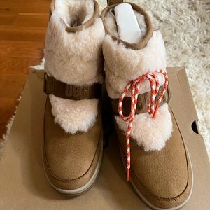 Ugg classic weather hiker on chestnut size 9